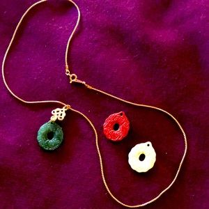 AVON changeable Wreath necklace